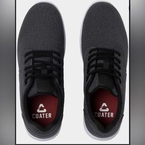 Cuater Travis Matthews “Daily” golf shoe.